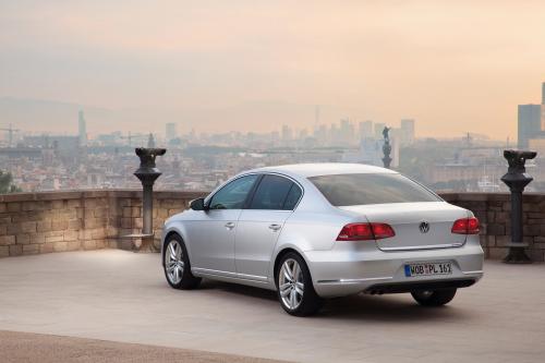 Volkswagen Passat (2011) - picture 25 of 41
