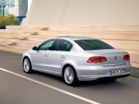 Volkswagen Passat (2011) - picture 7 of 41