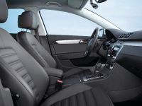Volkswagen Passat (2011) - picture 10 of 41
