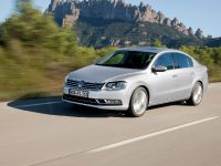 Volkswagen Passat (2011) - picture 18 of 41