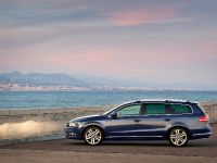 Volkswagen Passat (2011) - picture 22 of 41