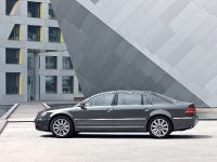 Volkswagen Phaeton (2011) - picture 1 of 28