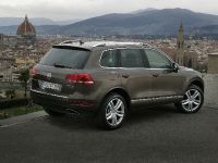 Volkswagen Touareg 3.0 TDI Clean Diesel (2011) - picture 2 of 5