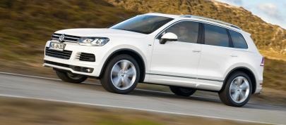 Volkswagen Touareg R-Line (2011) - picture 4 of 7