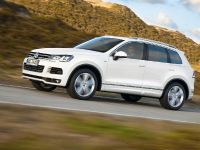 Volkswagen Touareg R-Line (2011) - picture 4 of 7