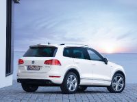 Volkswagen Touareg R-Line (2011) - picture 6 of 7