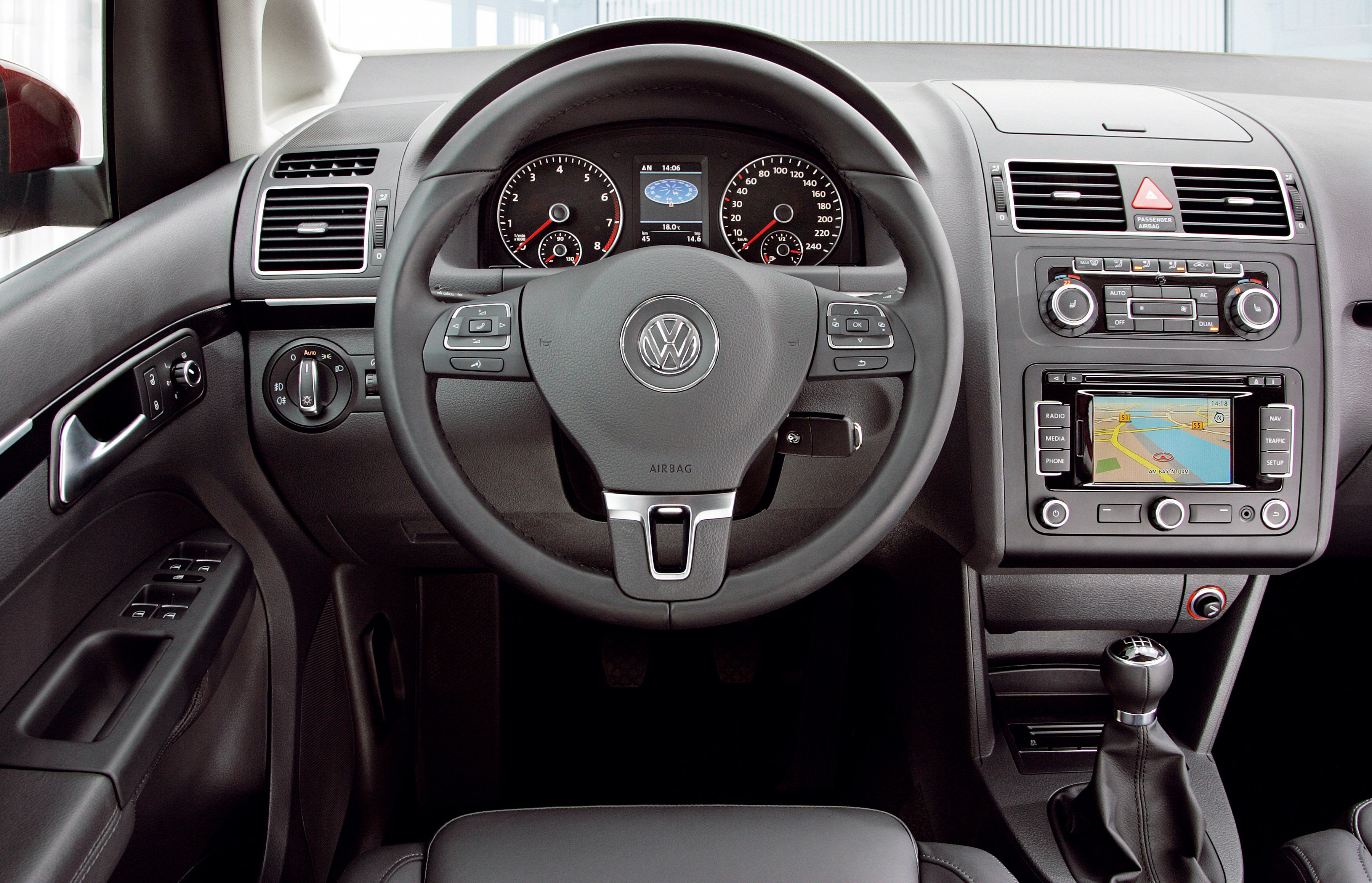 Volkswagen Touran (2011) - Picture 3 of 3 - #40834 - 3600x2316