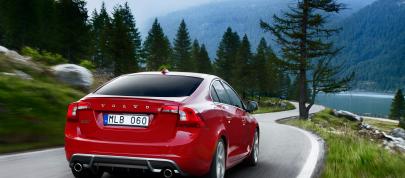 Volvo S60 R-Design (2011) - picture 4 of 7