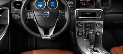 Volvo S60 (2011) - picture 12 of 26