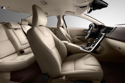 Volvo S60 (2011) - picture 16 of 26