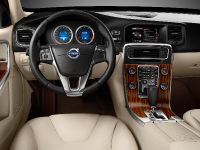 Volvo S60 (2011) - picture 14 of 26