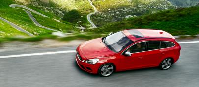 Volvo V60 R-Design (2011) - picture 4 of 7