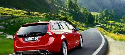 Volvo V60 R-Design (2011) - picture 7 of 7