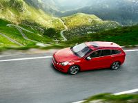 Volvo V60 R-Design (2011) - picture 4 of 7