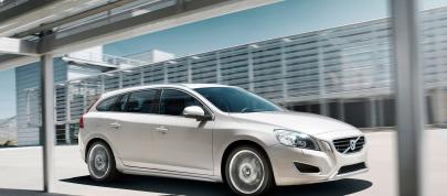 Volvo V60 (2011) - picture 12 of 20