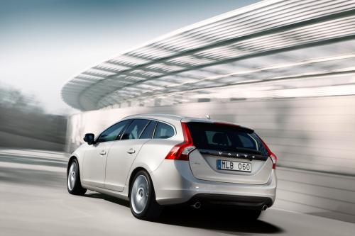 Volvo V60 (2011) - picture 16 of 20