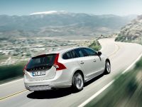 Volvo V60 (2011) - picture 10 of 20