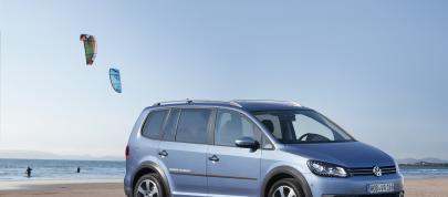 VW CrossTouran (2011) - picture 7 of 15