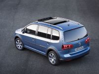 Volkswagen CrossTouran (2011) - picture 2 of 15