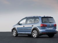 Volkswagen CrossTouran (2011) - picture 4 of 15
