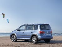 Volkswagen CrossTouran (2011) - picture 8 of 15