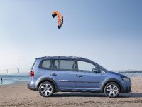 VW CrossTouran (2011) - picture 11 of 15