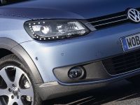 VW CrossTouran (2011) - picture 13 of 15