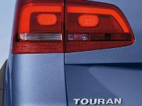 VW CrossTouran (2011) - picture 14 of 15