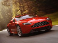 Aston Martin V8 Vantage (2012) - picture 2 of 19