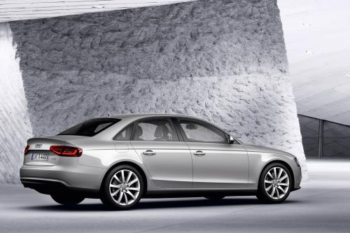 Audi A4 (2012) - picture 8 of 15