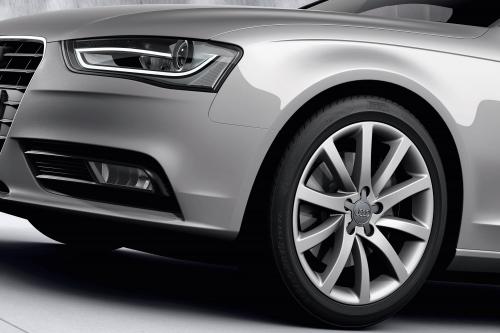 Audi A4 (2012) - picture 9 of 15