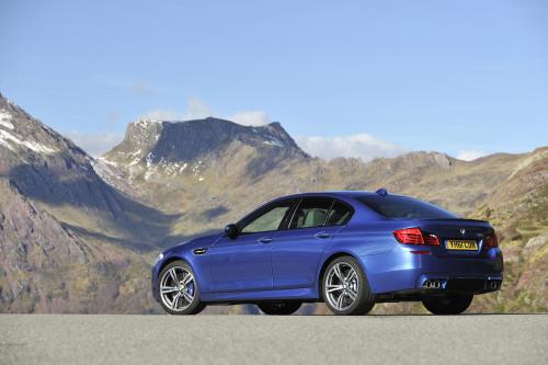 BMW F10 M5 Saloon UK (2012) - picture 17 of 27
