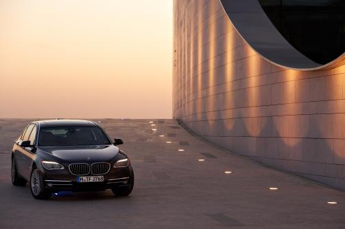 BMW Series 7 (2013) - picture 1 of 21