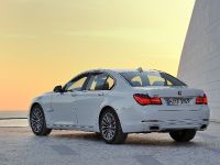 BMW Series 7 (2013) - picture 13 of 21