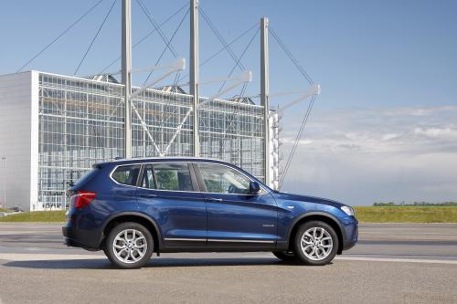 BMW X3 (2012) - picture 9 of 19