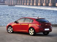 Chevrolet Cruze Hatchback (2012) - picture 2 of 6