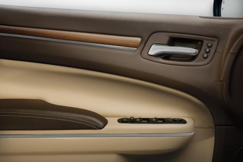 Chrysler 300 Luxury Series (2012) - picture 9 of 13