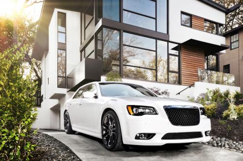 Chrysler 300 SRT8 (2012) - picture 1 of 18