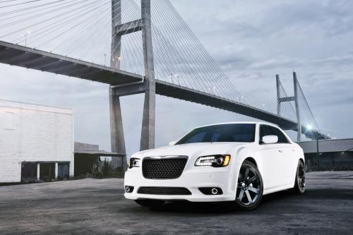 Chrysler 300 SRT8 (2012) - picture 9 of 18