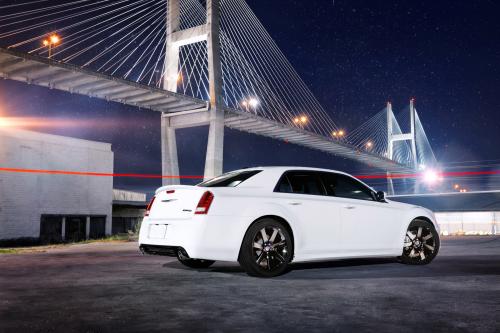 Chrysler 300 SRT8 (2012) - picture 16 of 18
