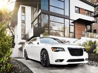 Chrysler 300 SRT8 (2012) - picture 1 of 18