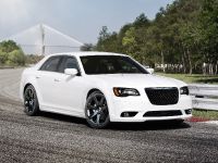 Chrysler 300 SRT8 (2012) - picture 5 of 18