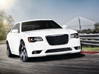 Chrysler 300 SRT8 (2012) - picture 8 of 18