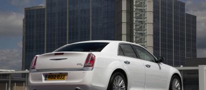 Chrysler 300C UK (2012) - picture 12 of 65
