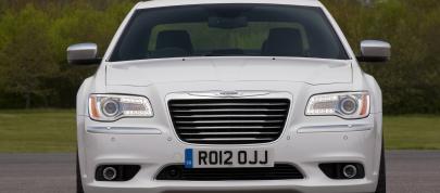 Chrysler 300C UK (2012) - picture 20 of 65