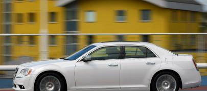 Chrysler 300C UK (2012) - picture 31 of 65