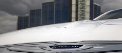 Chrysler 300C UK (2012) - picture 36 of 65