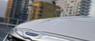 Chrysler 300C UK (2012) - picture 39 of 65