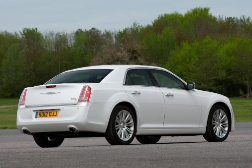 Chrysler 300C UK (2012) - picture 24 of 65