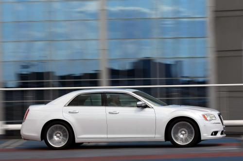 Chrysler 300C UK (2012) - picture 32 of 65